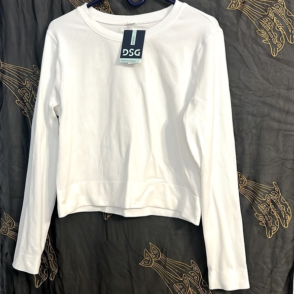 DSG Tops - DSG NWT Momentum Seamless Pure White Top